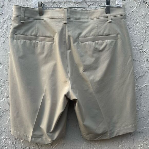 UNDER ARMOUR Shorts Men Size 36 Chino Golf Performance Stretch Beige Khaki - Picture 3 of 5